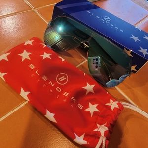 BLENDERS EYEWEAR - Limited Edition - Falcon UNITED